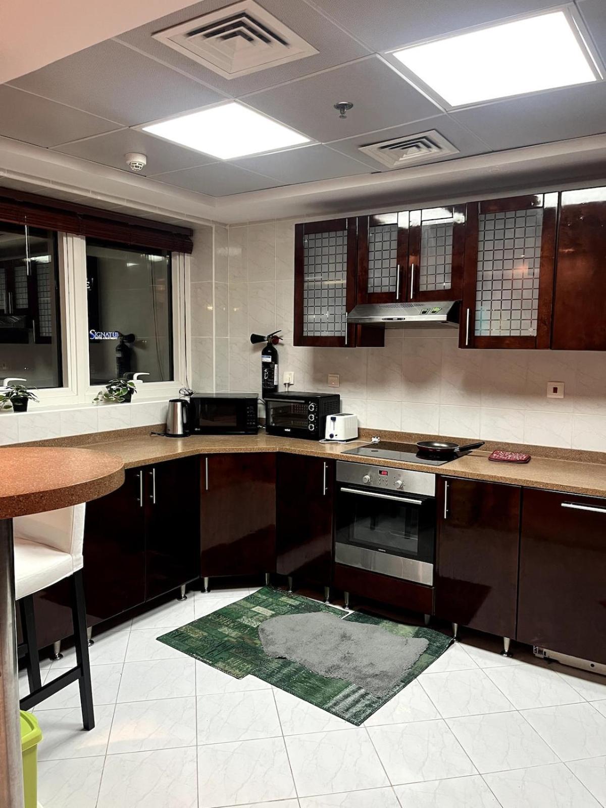 Amazing Spacious One Bedroom *